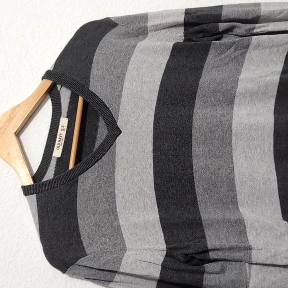 4/$12 2010 Old Navy Striped V-Neck Preppy Sweater size Small - Picture 5 of 13